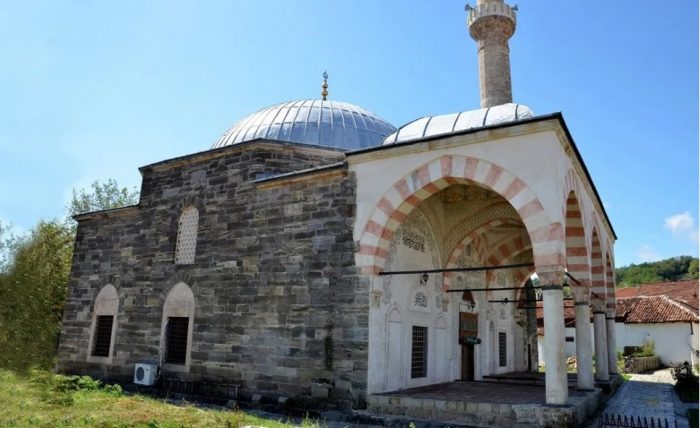 Xhamia e Hadumit- Gjakovë
